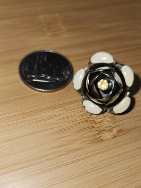 10/$20 Cream Rose Brooch - Gold Tone 3D Flower Pin with Rhinestone Center *E5